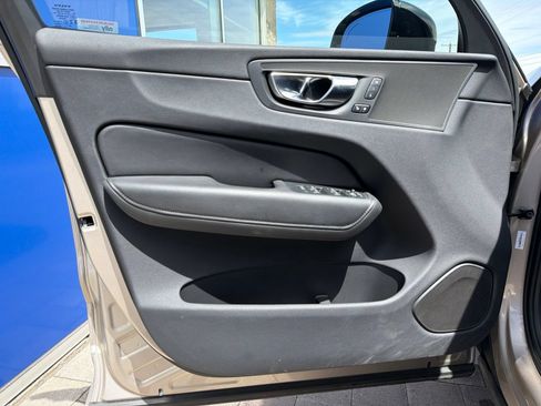 Used 2025 Volvo XC60 B5 Plus AWD/4WD image 18