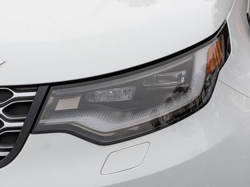 Used 2024 Land Rover Discovery S image 6