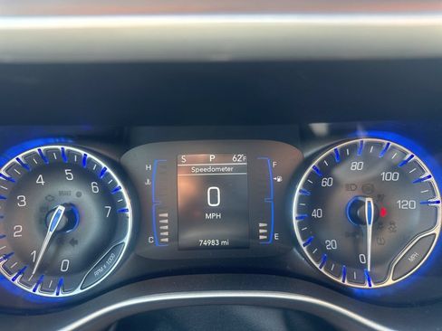 Used 2022 Chrysler Voyager LX FWD image 36