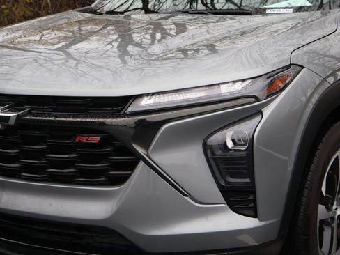 Used 2024 Chevrolet Trax RS image 3