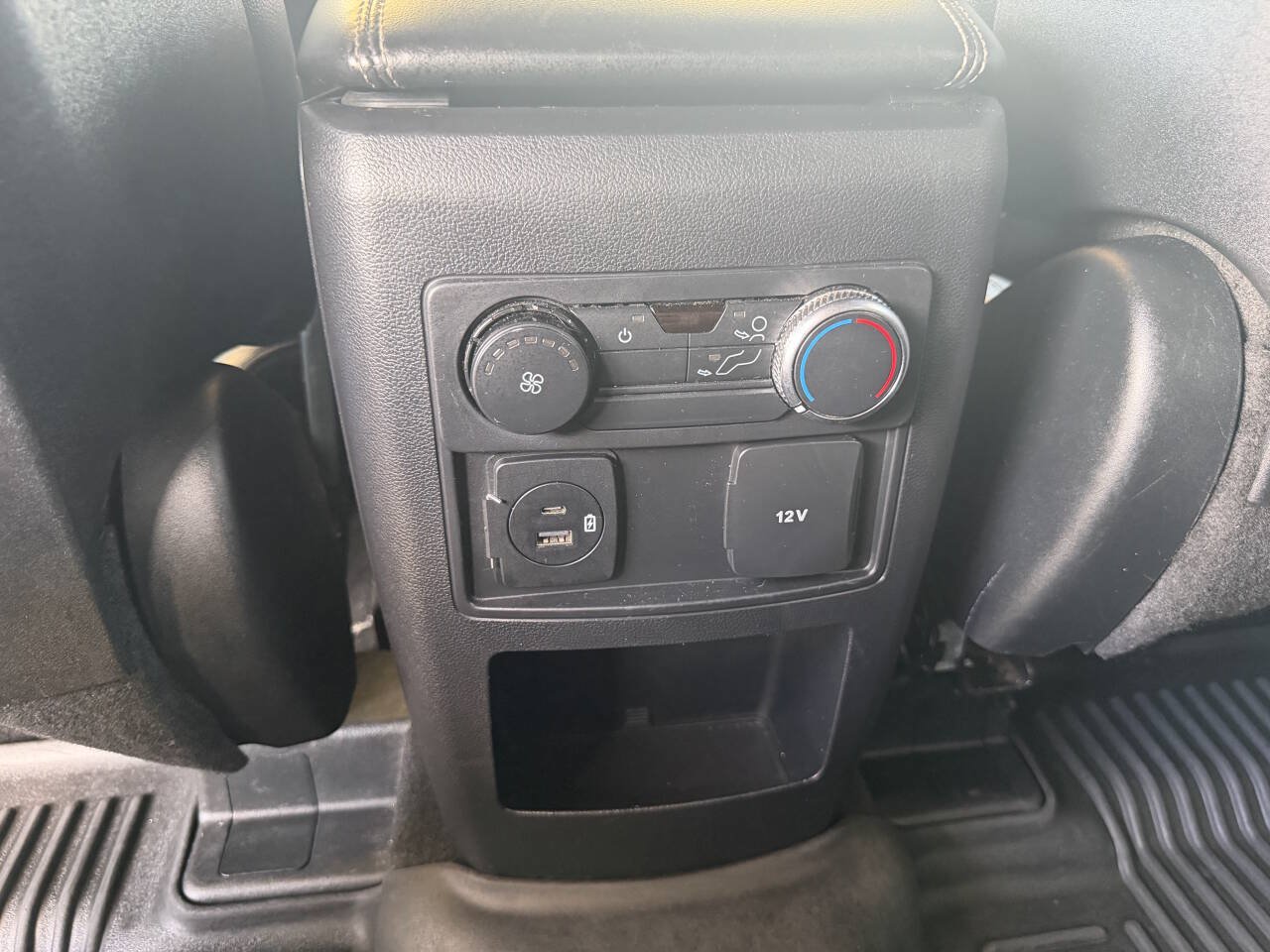 Used 2020 Ford Explorer XLT w/ Equipment Group 202A RWD image 11