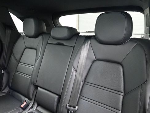 Used 2021 Porsche Cayenne S image 6