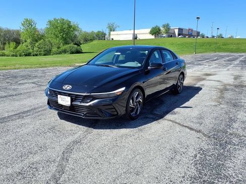 Used 2025 Hyundai Elantra SEL FWD image 36