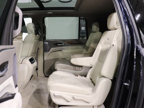 Certified 2022 Cadillac Escalade ESV Sport Platinum image 19