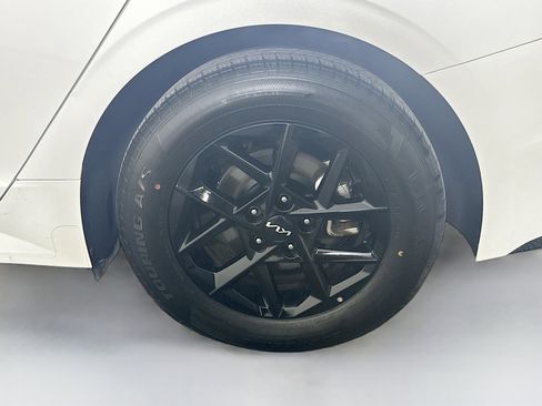 Used 2025 Kia K5 LXS image 11