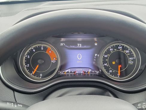 Used 2019 Jeep Cherokee Limited w/ Technology Group image 11