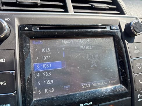 Used 2017 Toyota Camry XLE w/ Moonroof Package FWD image 23