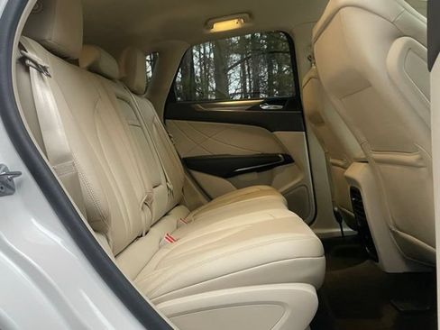 Used 2019 Lincoln MKC Premiere FWD image 18