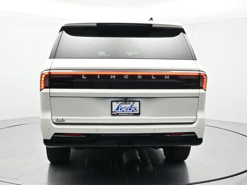 New 2026 Lincoln Navigator L Premier AWD/4WD image 6
