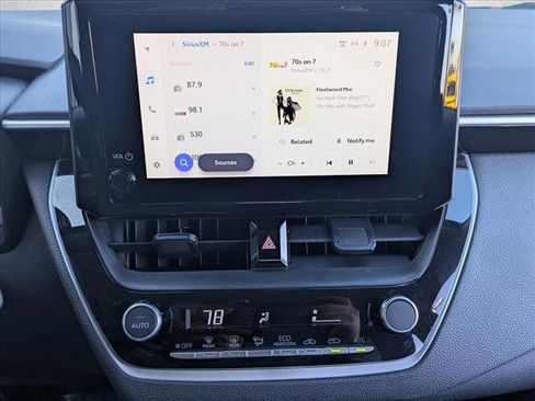 Used 2025 Toyota Corolla LE image 12