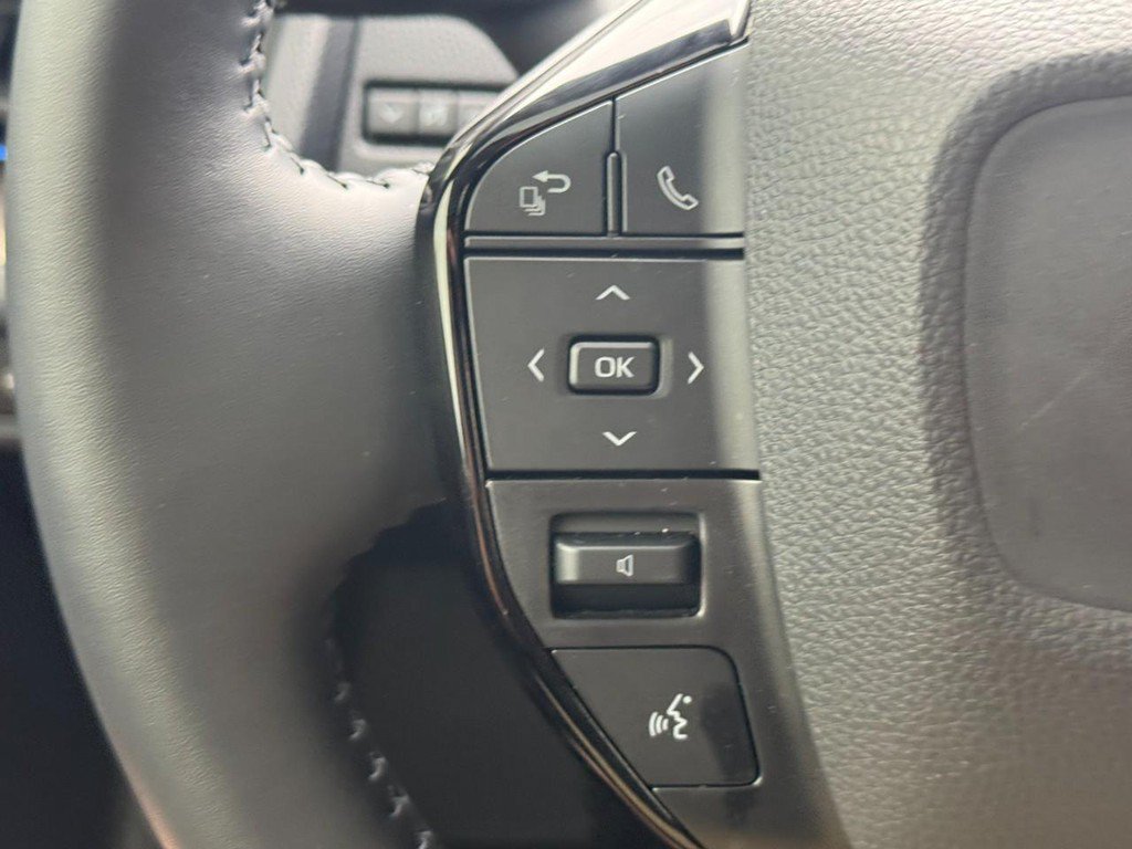 Used 2026 Toyota Prius XLE FWD image 25