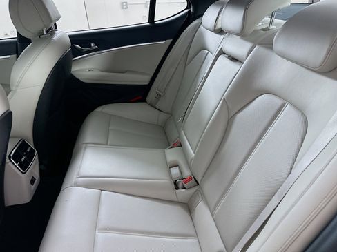 Used 2025 Genesis G70 2.5T image 27