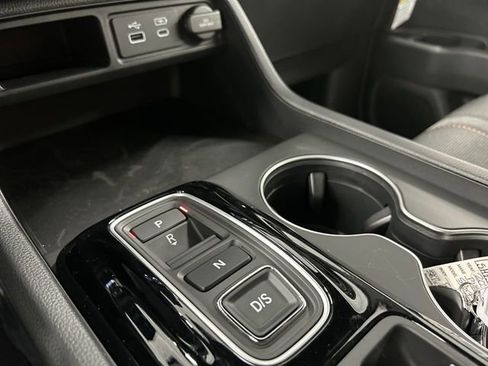 Used 2025 Honda Pilot Sport image 17