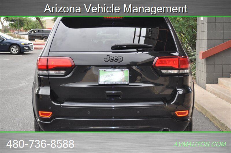 Used 2017 Jeep Grand Cherokee Altitude RWD image 9