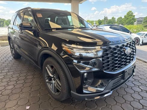 Used 2025 Ford Explorer ST AWD/4WD image 4