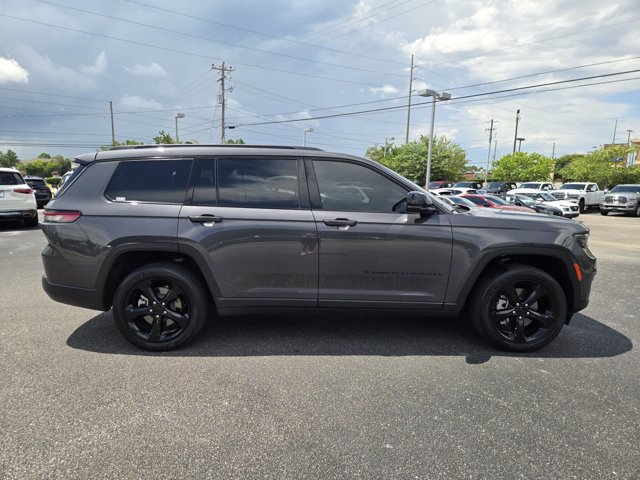 Used 2025 Jeep Grand Cherokee L Laredo AWD/4WD image 5