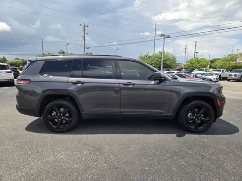 Used 2025 Jeep Grand Cherokee L Laredo AWD/4WD image 5