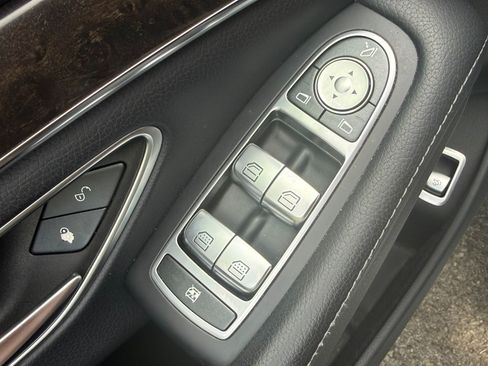 Used 2017 Mercedes-Benz S 550 4MATIC Sedan image 39