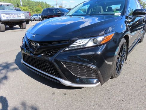 Used 2024 Toyota Camry XSE w/ Navigation Package image 9