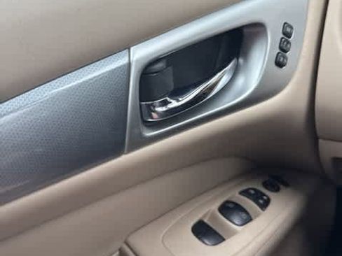 Used 2019 Nissan Pathfinder SL w/ Cargo Package image 17