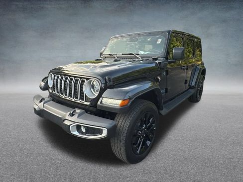 Used 2025 Jeep Wrangler Unlimited Sahara AWD/4WD image 6