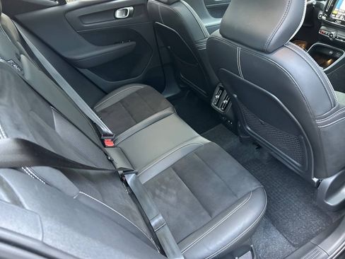 Used 2021 Volvo XC40 T5 R-Design w/ Advanced Package AWD/4WD image 30