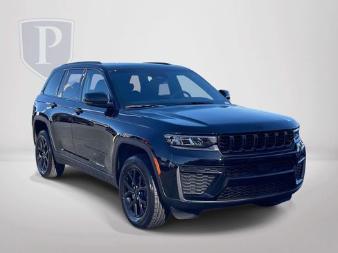 New 2026 Jeep Grand Cherokee Altitude AWD/4WD image 2
