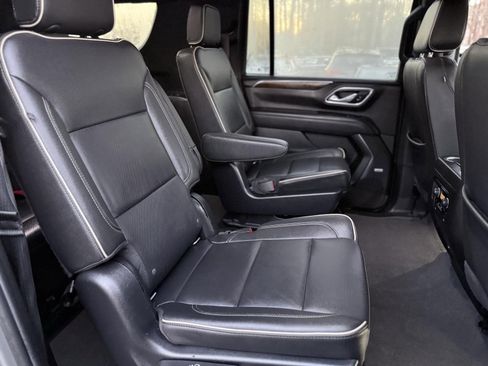 Used 2022 Chevrolet Suburban Premier w/ Premium Package image 30