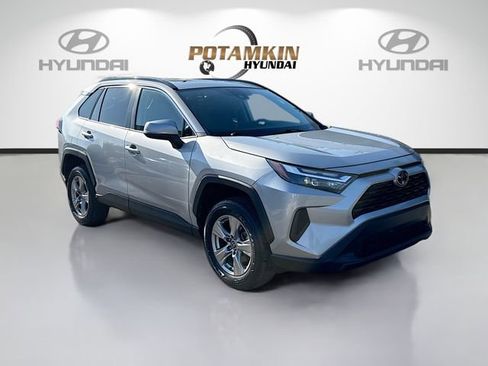 Used 2023 Toyota RAV4 XLE w/ Convenience Package FWD image 3