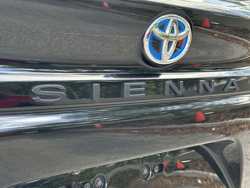 Used 2022 Toyota Sienna XLE FWD image 11