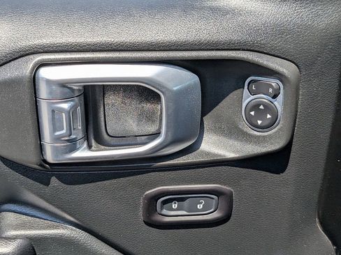 Used 2018 Jeep Wrangler Unlimited Rubicon w/ Steel Bumper Group image 28