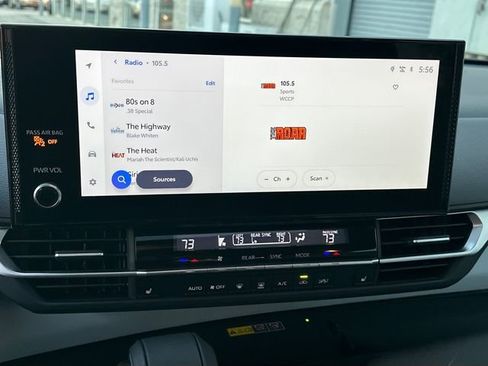 Used 2025 Toyota Sienna XLE image 19