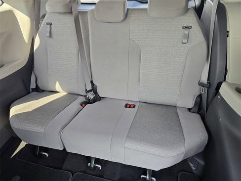 Used 2021 Toyota Sienna LE image 11