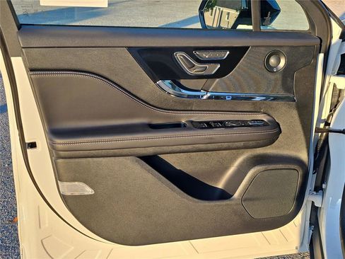 New 2026 Lincoln Corsair Reserve FWD image 11