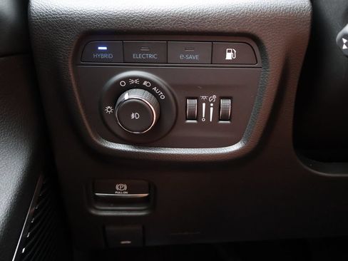 Used 2022 Jeep Grand Cherokee Summit w/ Advanced Protech Group IV AWD/4WD image 31