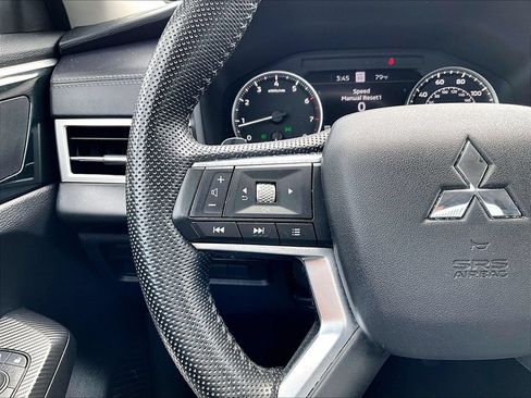 Used 2023 Mitsubishi Outlander SE AWD/4WD image 19