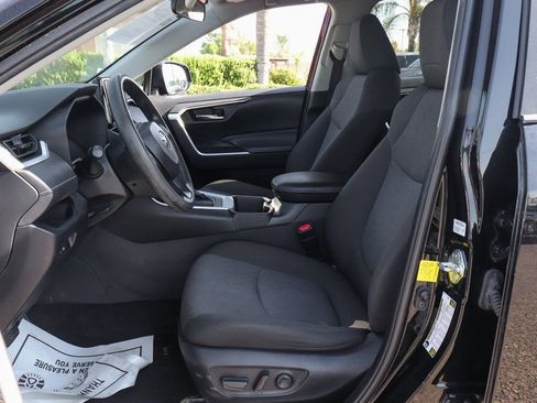 Used 2022 Toyota RAV4 XLE image 16