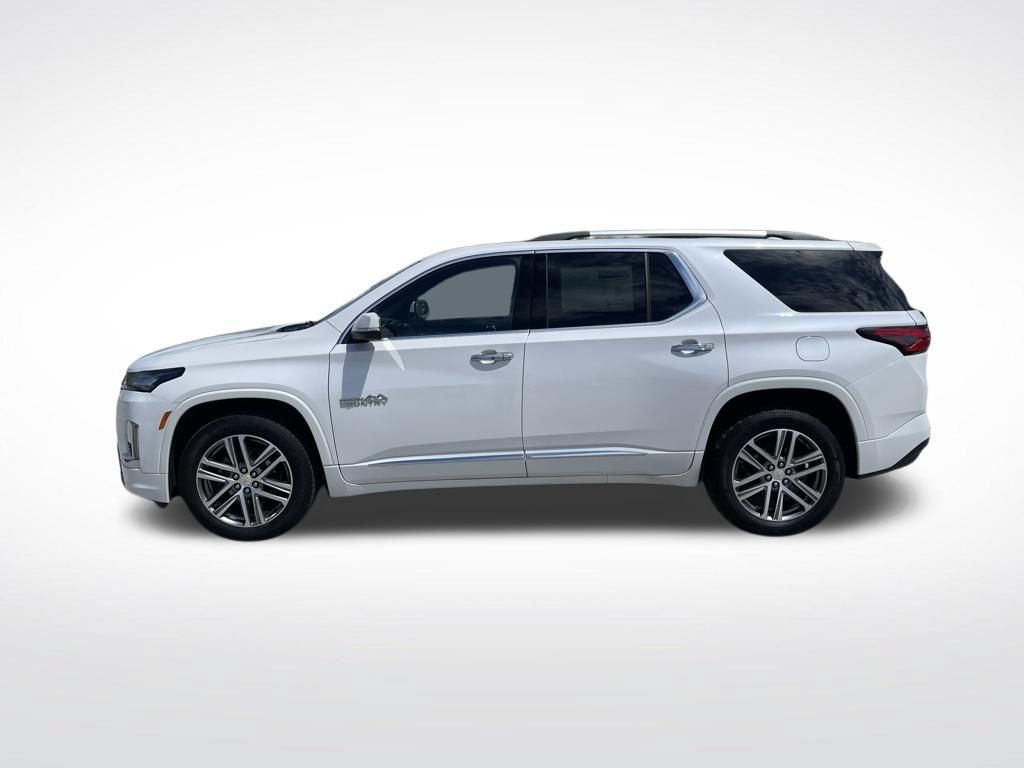 Used 2023 Chevrolet Traverse High Country FWD image 2