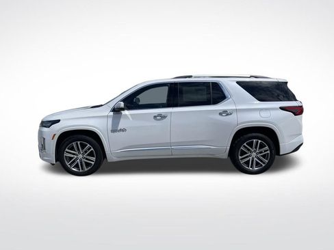 Used 2023 Chevrolet Traverse High Country FWD image 2