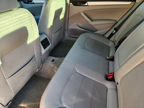 Used 2013 Volkswagen Passat 2.5 SE image 29