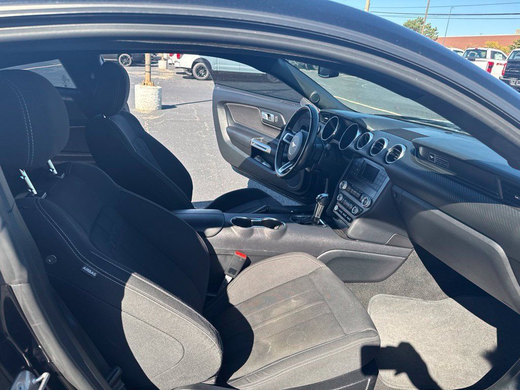 Used 2020 Ford Mustang Coupe RWD image 11