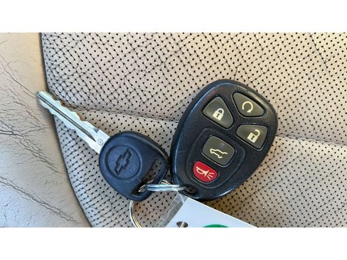 Used 2012 Chevrolet Traverse LTZ AWD/4WD image 34