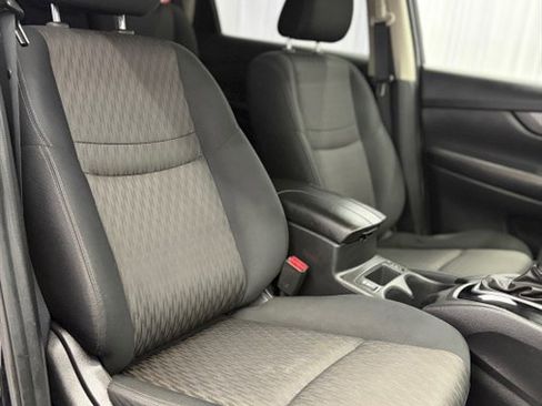 Used 2018 Nissan Rogue SV w/ Premium Package AWD/4WD image 16