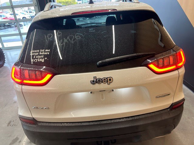 Used 2020 Jeep Cherokee Latitude Plus w/ Cold Weather Group AWD/4WD image 4