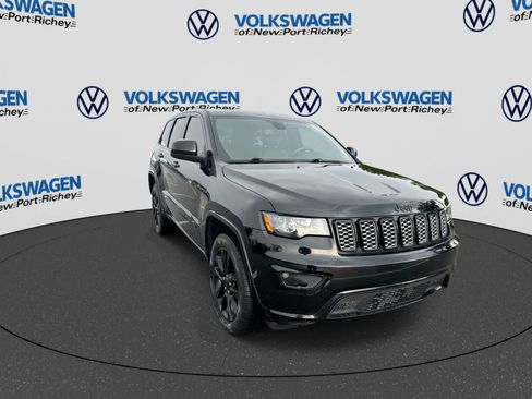 Used 2020 Jeep Grand Cherokee Altitude AWD/4WD image 16