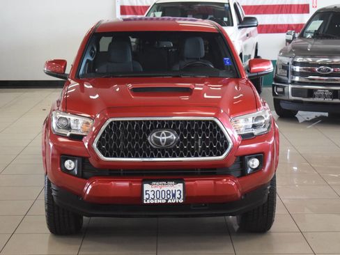Used 2018 Toyota Tacoma TRD Sport w/ Technology Package image 7
