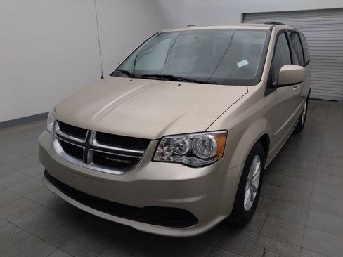 Used 2014 Dodge Grand Caravan SXT image 15