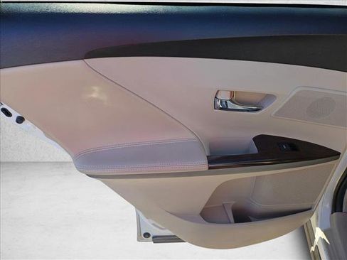 Used 2013 Toyota Venza Limited w/ Tow Prep Pkg image 10