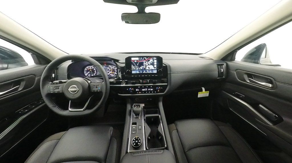 Certified 2024 Nissan Pathfinder SL w/ Black Appearance Package AWD/4WD image 32