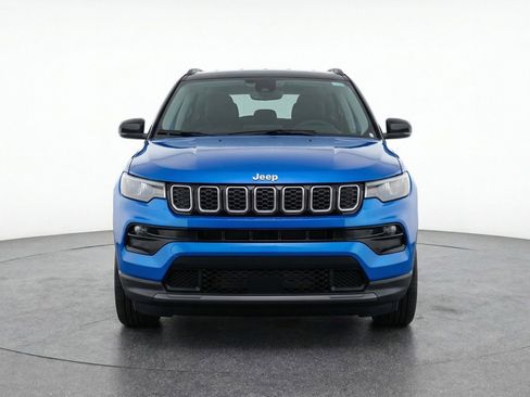 Used 2025 Jeep Compass Limited AWD/4WD image 2